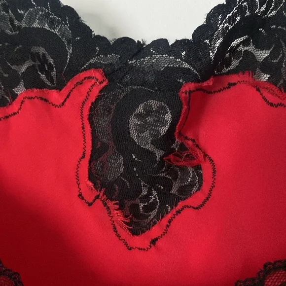 Vintage Victoria’s Secret gold label lace slip - Picture 8 of 14